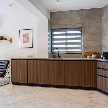 شقة 2br Beachfront Sea View Balcony *