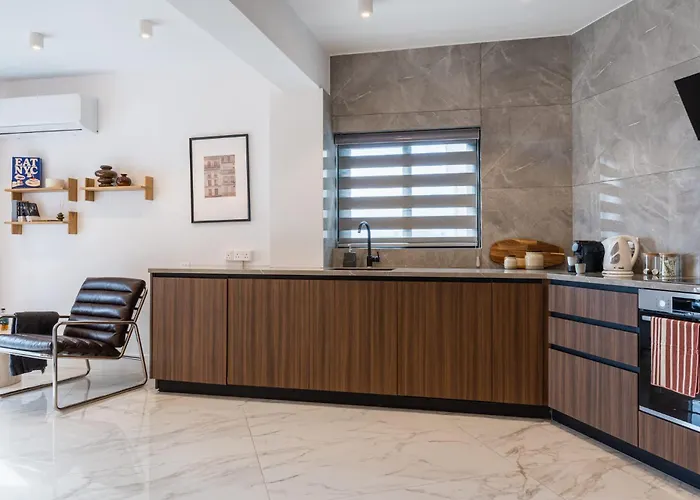 شقة 2br Beachfront Sea View Balcony *