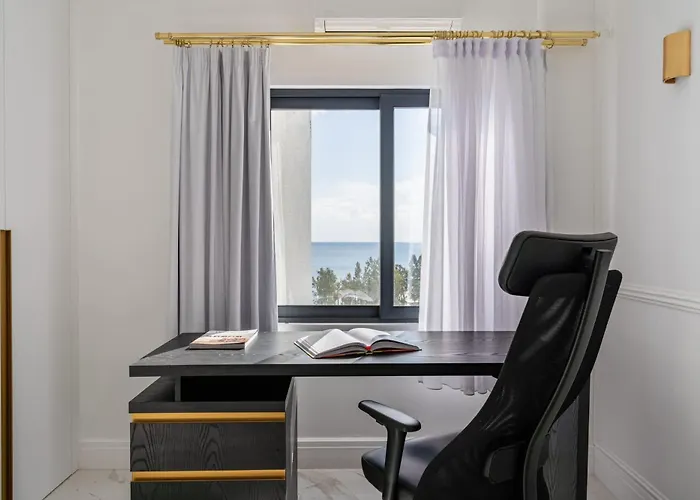 2br Beachfront Sea View Balcony ليماسول